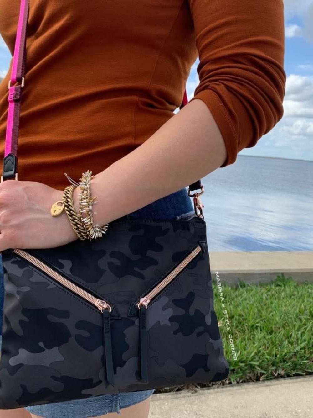 Stella & Dot The Lady Boss Crossbody Bag In Camo with Pink Strap NWT - Picture 10 of 13